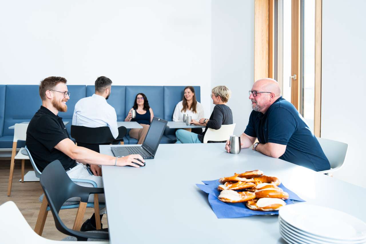 Wir sind ein mittelständisches IT-Consulting-Unternehmen mit klarer Vision und einem engagierten Team für die digitale Transformation Ihres Unternehmens.